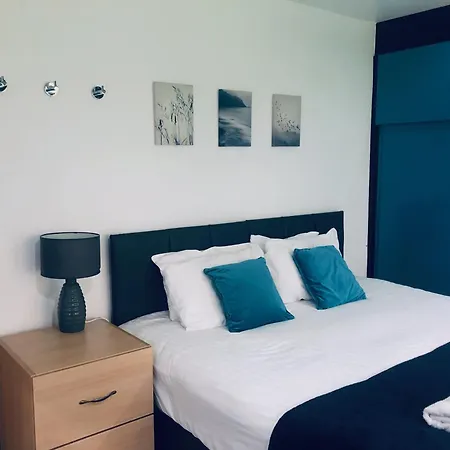 Bassett Avenue - Superking Room-3