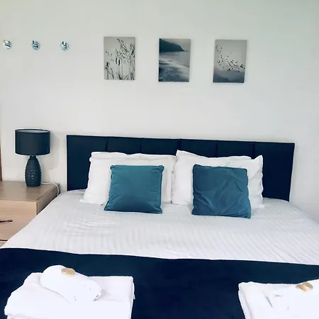 Bassett Avenue - Superking Room-2